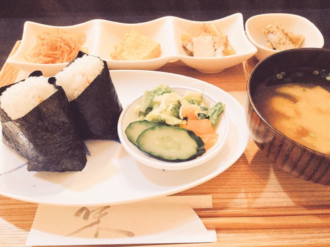 おむすびセット🍙 750円今日のおむすび🍙🍙 ちりめん山椒とごまふりかけ(海苔無し)惣菜セット、味噌汁 おむすびセット🍙 750円今日のおむすび🍙🍙 ちりめん山椒とごまふりかけ(海苔無し)惣菜セット、味噌汁