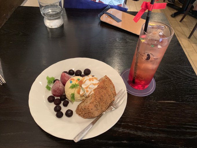 #uzamaidウザメイドのコラボカフェ行きました。元となった、五戦目を改めて見返すと再現性高し。 #uzamaidウザメイドのコラボカフェ行きました。元となった、五戦目を改めて見返すと再現性高し。