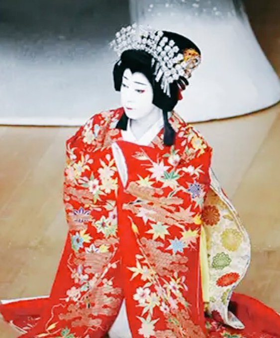 歌舞伎素人なので、まず 少女ナウシカ役:尾上菊之助(41歳)で、えぇ…少女役は無理があるんちゃう…?ってなったんだけど、 歌舞伎素人なので、まず 少女ナウシカ役:尾上菊之助(41歳)で、えぇ…少女役は無理があるんちゃう…?ってなったんだけど、