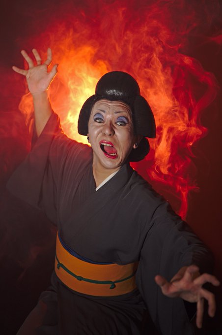 コスプレ/銀魂お登勢さんスモーク撮影を全力で間違った方向でやるとこうなります。撮影:ひでさん コスプレ/銀魂お登勢さんスモーク撮影を全力で間違った方向でやるとこうなります。撮影:ひでさん