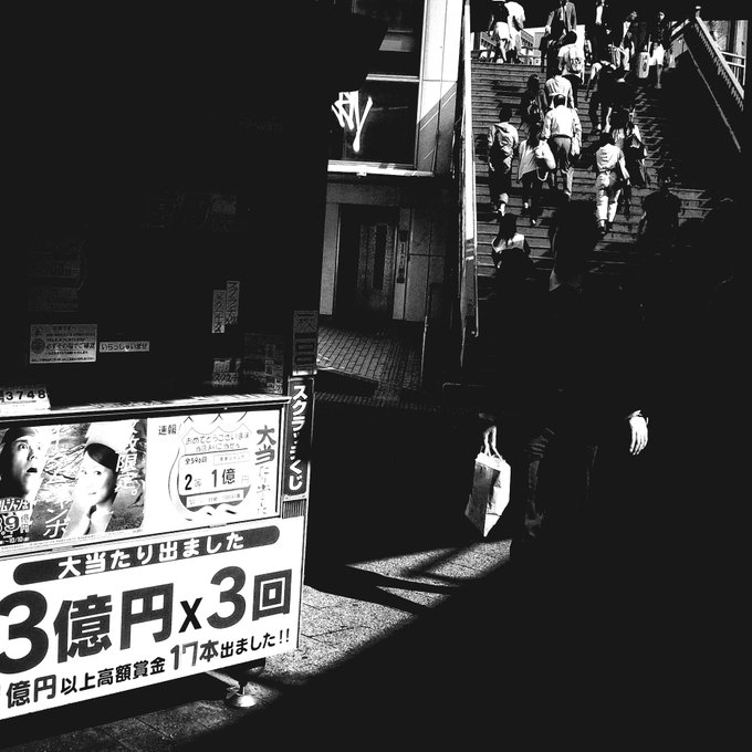 SHIBUYA 歩道橋#streetshot #streetsnap #streetpotography #bla SHIBUYA 歩道橋#streetshot #streetsnap #streetpotography #bla