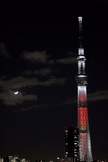 木曜お疲れさまです。穏やかな夜をお過ごし下さい。月がきれいですよ~#イマソラ#イマツキ#スカイツリーライティング 木曜お疲れさまです。穏やかな夜をお過ごし下さい。月がきれいですよ~#イマソラ#イマツキ#スカイツリーライティング
