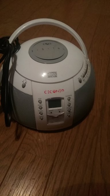まだここから離れられそうもないからコンポラジオしか使えないからハードオフで¥1080で売っていたから買って明日から音楽聴 まだここから離れられそうもないからコンポラジオしか使えないからハードオフで¥1080で売っていたから買って明日から音楽聴
