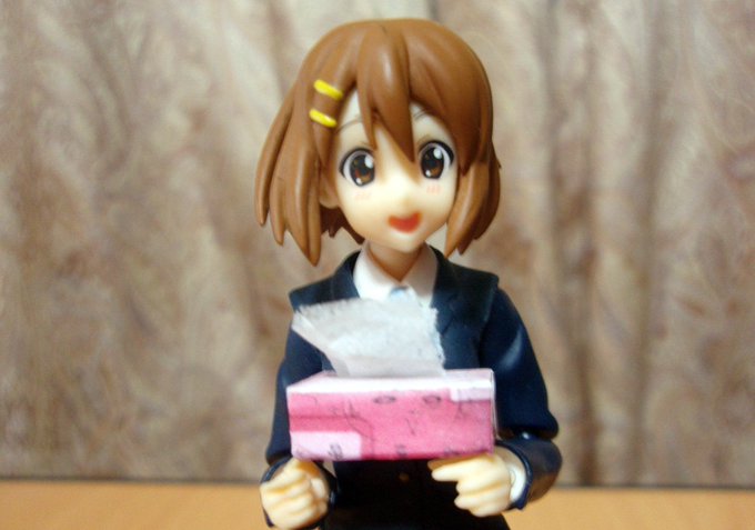 Bー15-1追加 ティッシュBOX第11話での落書き付BOXです。プリント図を切抜きスチレンボードに巻きました。内部を空 Bー15-1追加 ティッシュBOX第11話での落書き付BOXです。プリント図を切抜きスチレンボードに巻きました。内部を空