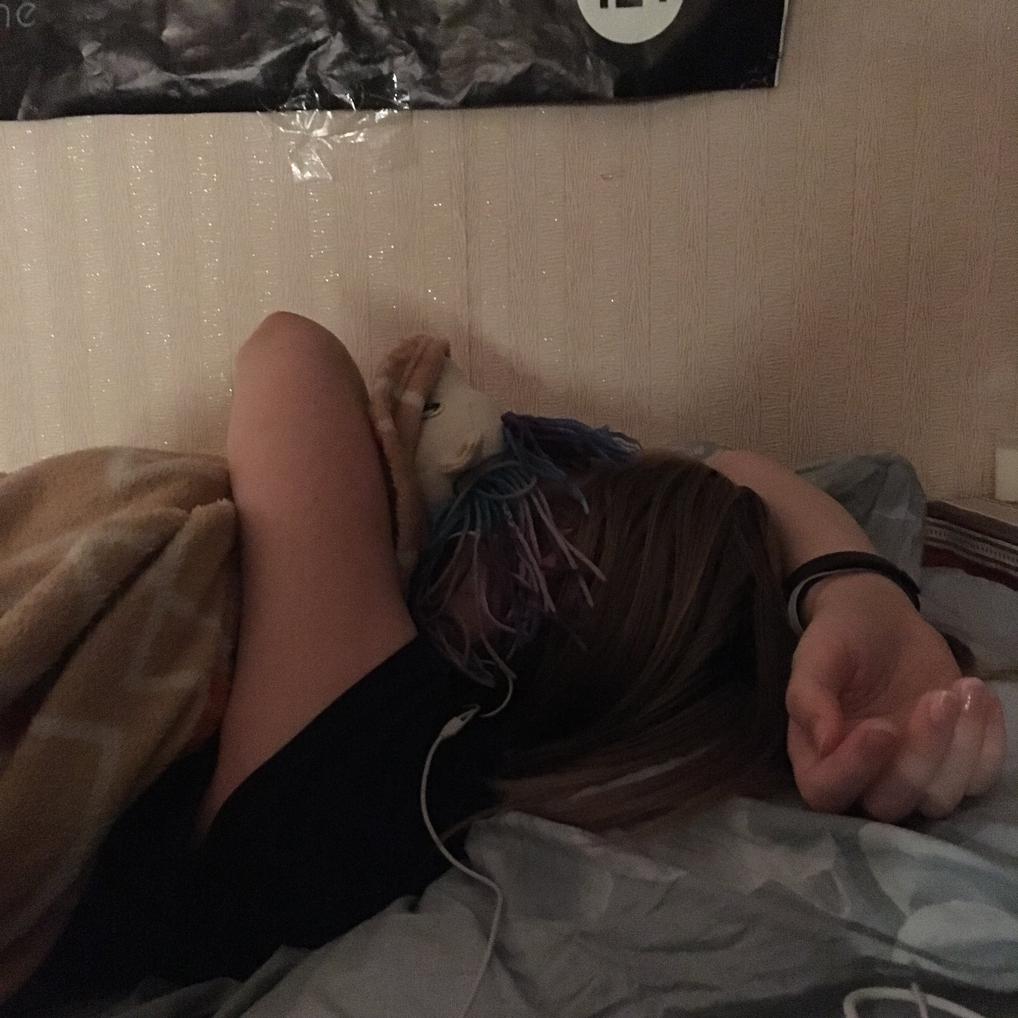 я снял видео как сестра спит голая фото 57