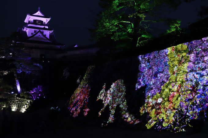 天守現存12城の一つであり、日本三大夜城として知られる高知城。「チームラボ 高知城 光の祭」開催中の今なら、昼と夜、二つ 天守現存12城の一つであり、日本三大夜城として知られる高知城。「チームラボ 高知城 光の祭」開催中の今なら、昼と夜、二つ