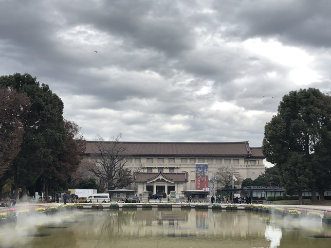 先日TLで見かけて、行ってきました東京国立博物館。本日の御刀は童子切安綱と石田正宗です。基本撮影OKなの、びっくりだね。 先日TLで見かけて、行ってきました東京国立博物館。本日の御刀は童子切安綱と石田正宗です。基本撮影OKなの、びっくりだね。