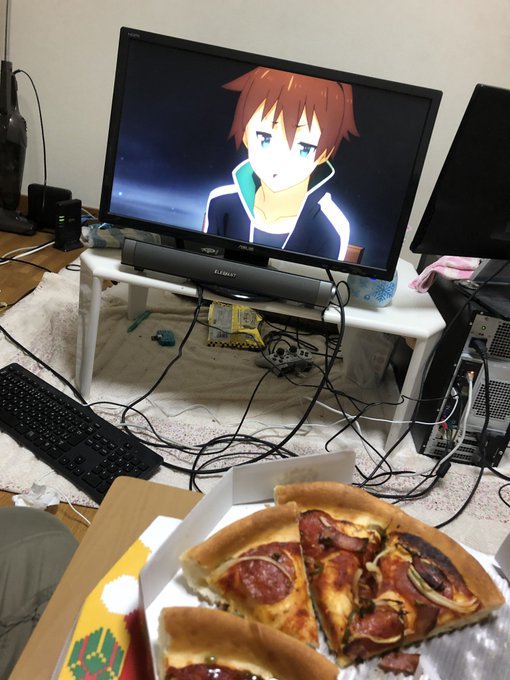クッソ汚ねえpcでこのすば見ながらピザ食うの最高すぎる クッソ汚ねえpcでこのすば見ながらピザ食うの最高すぎる