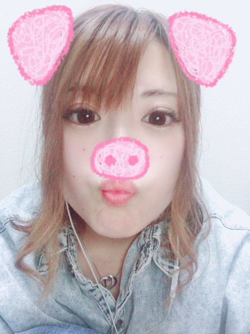 さすがにおねむです😪今日は終わったら深夜配信せずに眠ります😊しても30分しかする元気ないかな🤔明日はクリスマス締日でバイ さすがにおねむです😪今日は終わったら深夜配信せずに眠ります😊しても30分しかする元気ないかな🤔明日はクリスマス締日でバイ