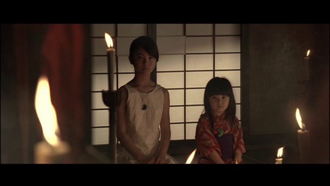 「#逆転裁判」DVDレポ#浜辺美波 出演とのことで視聴。「綾里千尋」(檀れい)の幼少期役の様です。本編約3カット、特典デ 「#逆転裁判」DVDレポ#浜辺美波 出演とのことで視聴。「綾里千尋」(檀れい)の幼少期役の様です。本編約3カット、特典デ