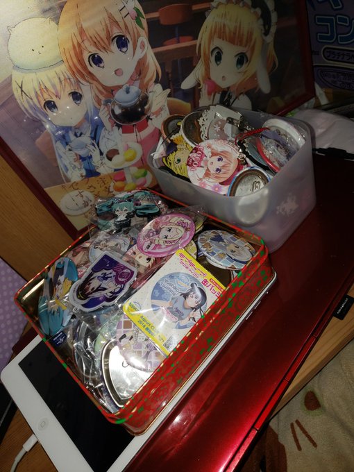 缶バッチ雑だけどこのくらい集まってきたごちうさメインであとは気になったやつをチョロチョロ買うくらい 缶バッチ雑だけどこのくらい集まってきたごちうさメインであとは気になったやつをチョロチョロ買うくらい