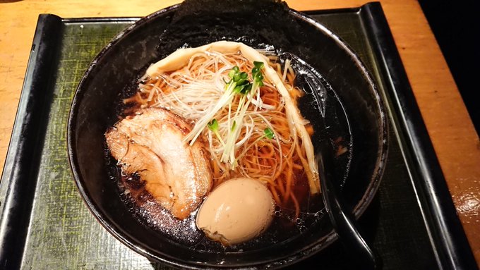 新宿LOFTでじゅじゅ見てきたあと竹虎でラーメン食べてきましたチャーシューめっちゃうましなラーメン店でした。サービスでベ 新宿LOFTでじゅじゅ見てきたあと竹虎でラーメン食べてきましたチャーシューめっちゃうましなラーメン店でした。サービスでベ