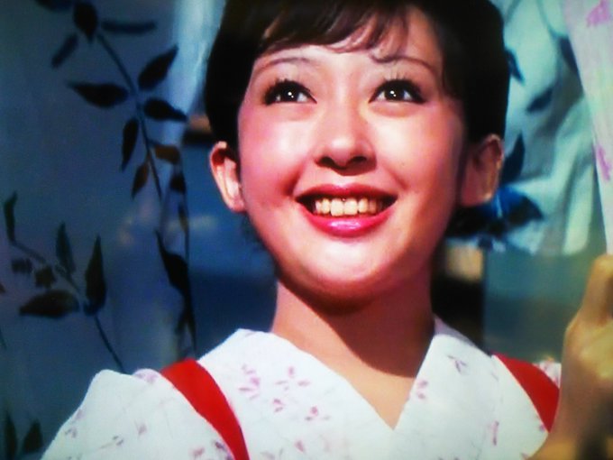 「祭りだお化けだ全員集合!!」にいきなり出てきて歌を歌いはじめる(伴奏付)山口いづみさん当時18歳。山口さんといえば、あ 「祭りだお化けだ全員集合!!」にいきなり出てきて歌を歌いはじめる(伴奏付)山口いづみさん当時18歳。山口さんといえば、あ