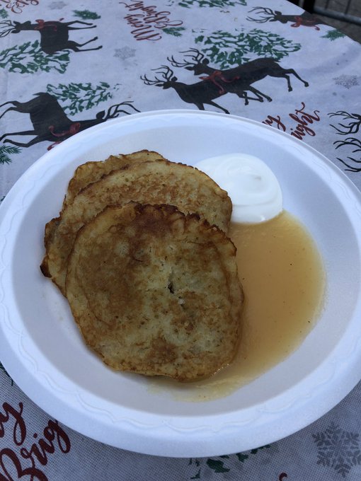 クリスマスマーケットはドイツ系のイベントなので、衛宮さんちの今日のごはんに出てきたポテトパンケーキも^ ^しょっぱいパン クリスマスマーケットはドイツ系のイベントなので、衛宮さんちの今日のごはんに出てきたポテトパンケーキも^ ^しょっぱいパン