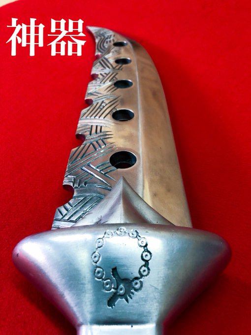 やっと形になり申した神器!!全て金属で作っているんだけれども、これから磨いたり、塗ったり、くっつけたりと完成まで後二歩★ やっと形になり申した神器!!全て金属で作っているんだけれども、これから磨いたり、塗ったり、くっつけたりと完成まで後二歩★