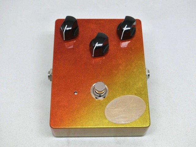 こちらはCanal Guitars Company「Sun Dive」。アルペジオ等、非常に繊細なアプローチが可能なロー こちらはCanal Guitars Company「Sun Dive」。アルペジオ等、非常に繊細なアプローチが可能なロー
