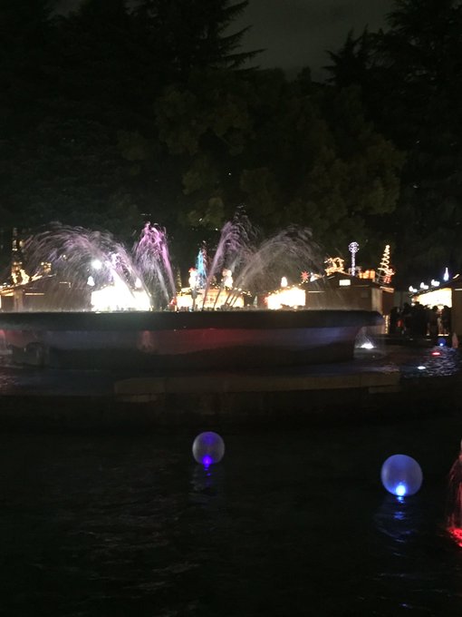 日比谷公園の噴水もクリスマス🎄心の中でアルペジオが流れてくる。 日比谷公園の噴水もクリスマス🎄心の中でアルペジオが流れてくる。