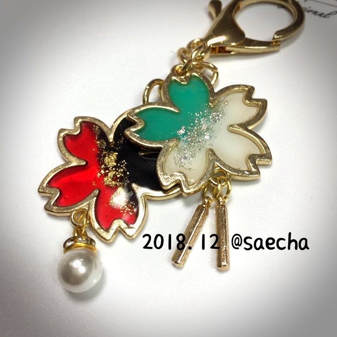 本日のレジンアクセサリー♪前に作った、鬼灯様と白澤様のパズルピアスの配色が気に入ってたので、日常でも使えるようにバッグチ 本日のレジンアクセサリー♪前に作った、鬼灯様と白澤様のパズルピアスの配色が気に入ってたので、日常でも使えるようにバッグチ
