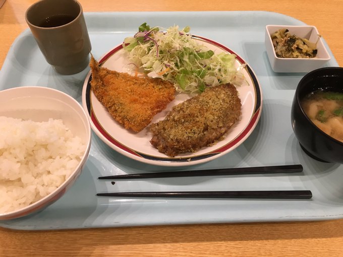 アジフライ別に好きじゃないけどこの前異世界居酒屋でやったばっかやし楽しんで食べよう アジフライ別に好きじゃないけどこの前異世界居酒屋でやったばっかやし楽しんで食べよう