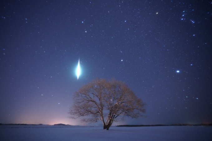 【ふたご座流星群速報!】流星群撮りにハルニレの木行ったら、周りが明るくなるくらいの火球が降臨ー😇あまりの君の名は。感に思 【ふたご座流星群速報!】流星群撮りにハルニレの木行ったら、周りが明るくなるくらいの火球が降臨ー😇あまりの君の名は。感に思