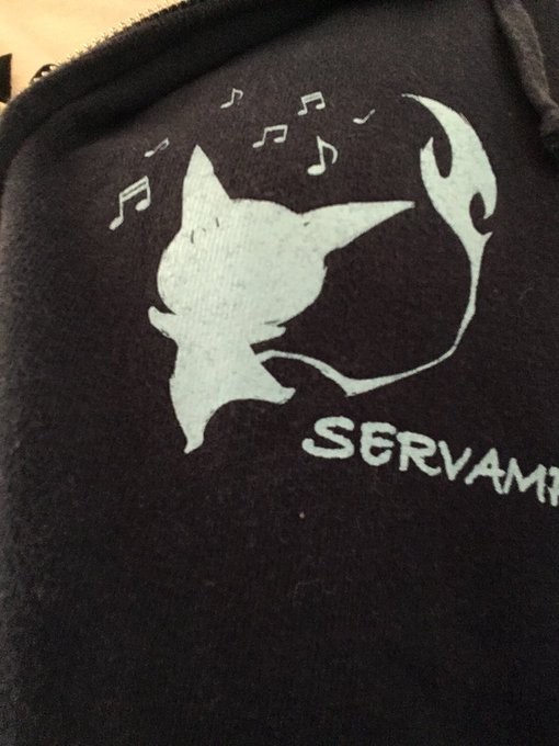 テンション上がりすぎて、SERVAMPパーカー着てる人です テンション上がりすぎて、SERVAMPパーカー着てる人です