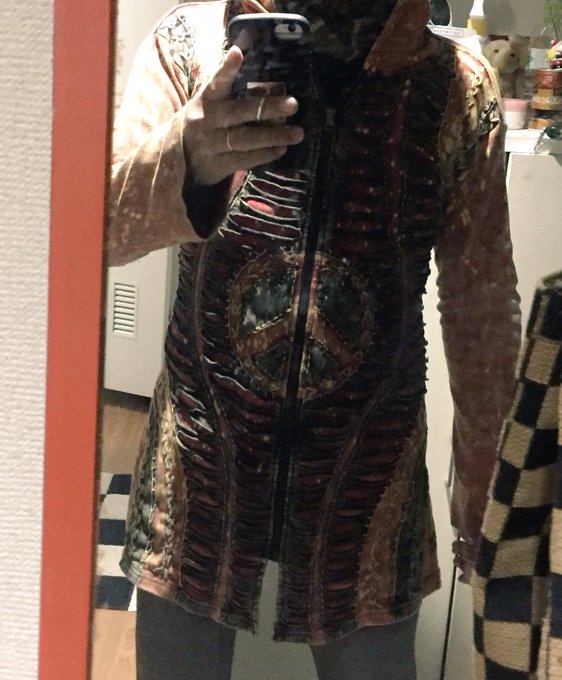 LEON's ✨冴島鋼牙しか着ない⚡️四年前に ネパール🇳🇵で買ったアジアン デザインのパーカー 潜んでたので 懐かし LEON's ✨冴島鋼牙しか着ない⚡️四年前に ネパール🇳🇵で買ったアジアン デザインのパーカー 潜んでたので 懐かし