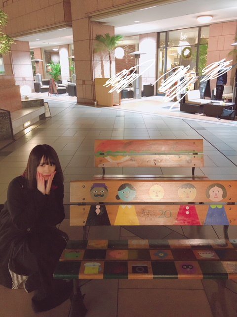 長沢 菜々香/イルミネーション巡りしたい。アウトドア派なのかも。 こんにちはイルミネーションを見に行ったら、かわいい椅子 長沢 菜々香/イルミネーション巡りしたい。アウトドア派なのかも。 こんにちはイルミネーションを見に行ったら、かわいい椅子