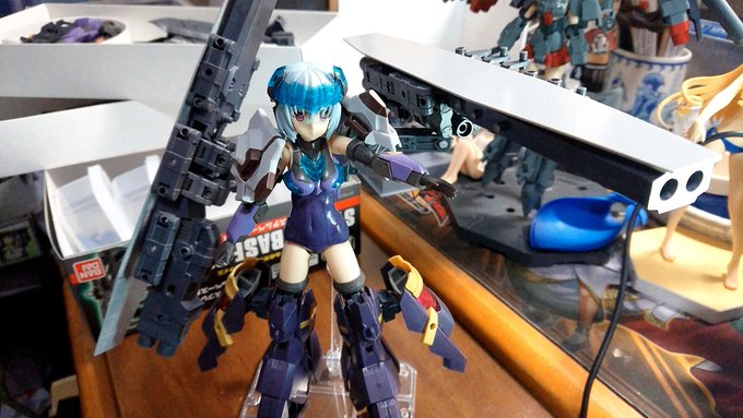 トレフェス前夜ということで、現在建造中の空母型FAガールをお披露目フレズベルクを素体に、全通甲板を備えた飛行ユニット2つ トレフェス前夜ということで、現在建造中の空母型FAガールをお披露目フレズベルクを素体に、全通甲板を備えた飛行ユニット2つ