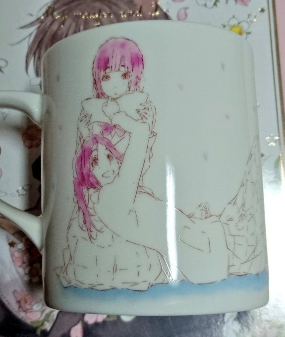 結構前に購入した「リズと青い鳥マグカップ」をいまさら開けて眺めていたのですが、まさかカップの底でしんどい気持ちになるとは 結構前に購入した「リズと青い鳥マグカップ」をいまさら開けて眺めていたのですが、まさかカップの底でしんどい気持ちになるとは