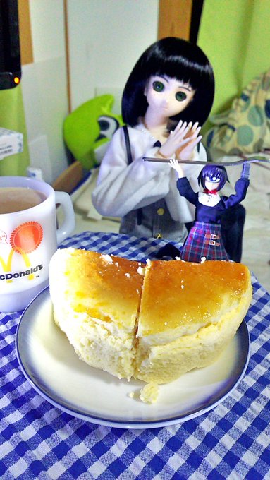 帰ったらケーキが届いてたのでエメスとエメラと一緒に記念撮影多分2人一緒に撮ったのは初めてかな?( 雨)#オビツ50 # 帰ったらケーキが届いてたのでエメスとエメラと一緒に記念撮影多分2人一緒に撮ったのは初めてかな?( 雨)#オビツ50 #