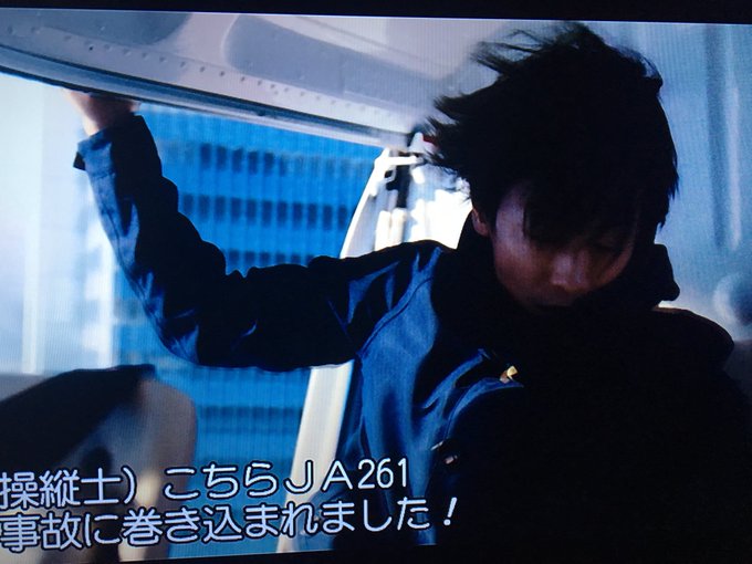 個人的に好きなシーン②❤️ヘリコプターのシーン🚁その1。たけるくんの手の動きが美しすぎて芸術の域✨✨😆 #佐藤健 #いぬ 個人的に好きなシーン②❤️ヘリコプターのシーン🚁その1。たけるくんの手の動きが美しすぎて芸術の域✨✨😆 #佐藤健 #いぬ