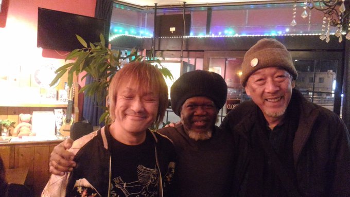 30年来の友人と70年に初めて観たサンハウスのドラムの鬼平さんと今はこうやって普通に会ってるこの奇跡❗(笑)そのサンハウ 30年来の友人と70年に初めて観たサンハウスのドラムの鬼平さんと今はこうやって普通に会ってるこの奇跡❗(笑)そのサンハウ