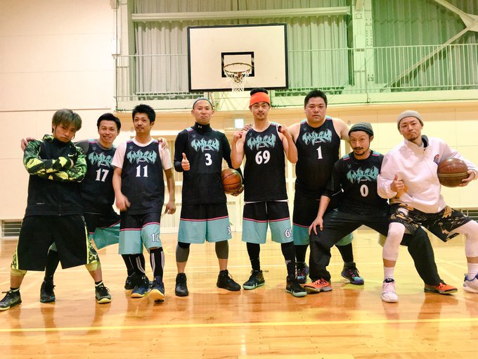バスケの試合でしたーメンバーのHYT(ハヤテ)君がアメリカに留学するから、送別会を兼ねての親善試合俺は今日は助っ人だった バスケの試合でしたーメンバーのHYT(ハヤテ)君がアメリカに留学するから、送別会を兼ねての親善試合俺は今日は助っ人だった
