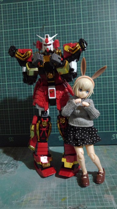 本体パチパチ完了しましたよ♪頑張って可愛いポーズにしてみましたよ♪メッキパーツが眩しすぎる・・・#フレームアームズ・ガー 本体パチパチ完了しましたよ♪頑張って可愛いポーズにしてみましたよ♪メッキパーツが眩しすぎる・・・#フレームアームズ・ガー
