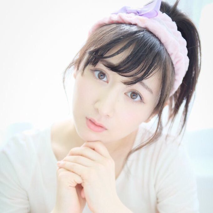 主人公エスタを演じてくれるのは朝比奈南さん!ミニスカポリス出身で、女優•シンガーソングライターとして活動されています!明 主人公エスタを演じてくれるのは朝比奈南さん!ミニスカポリス出身で、女優•シンガーソングライターとして活動されています!明