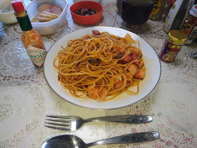 今日の昼御飯。厚切りベーコンが安かったんで、ナポリタン作った。いつも作るのはミートソースとかだから、多分30年ぶり位?異 今日の昼御飯。厚切りベーコンが安かったんで、ナポリタン作った。いつも作るのはミートソースとかだから、多分30年ぶり位?異