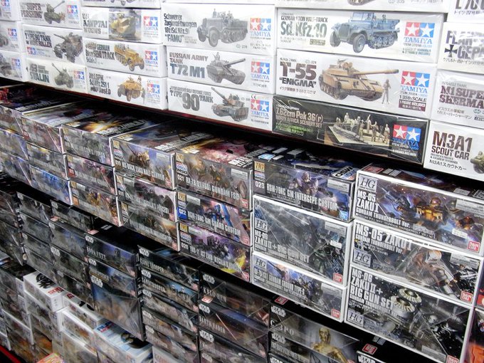 珍しくタミヤの1/35MMシリーズが多く売れ(滅多にない)、隙間が出来たので「サンダーボルト」を移動!!スケールモデルの 珍しくタミヤの1/35MMシリーズが多く売れ(滅多にない)、隙間が出来たので「サンダーボルト」を移動!!スケールモデルの