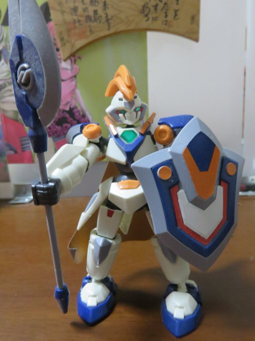 まさか片付けしてて完成済みのプラモデル出てくるとは思わなかった(しかもダンボール戦機見たことないんだけど…) まさか片付けしてて完成済みのプラモデル出てくるとは思わなかった(しかもダンボール戦機見たことないんだけど…)