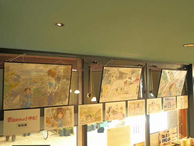 出町座1Fのカフェに展示されている、映画「若おかみは小学生!」のイメージボード・絵コンテ・背景美術など。展示の仕方や手書 出町座1Fのカフェに展示されている、映画「若おかみは小学生!」のイメージボード・絵コンテ・背景美術など。展示の仕方や手書