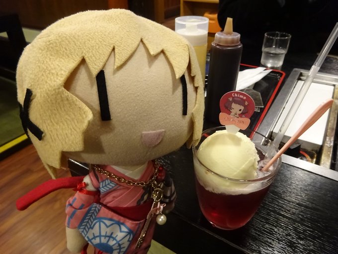 ほり川にて。たまゆらクリームソーダ、ビール、ほぼろ焼き。3人で。なんだろう、これ。ひだまゆら忘年会オフin竹原だ。 ほり川にて。たまゆらクリームソーダ、ビール、ほぼろ焼き。3人で。なんだろう、これ。ひだまゆら忘年会オフin竹原だ。