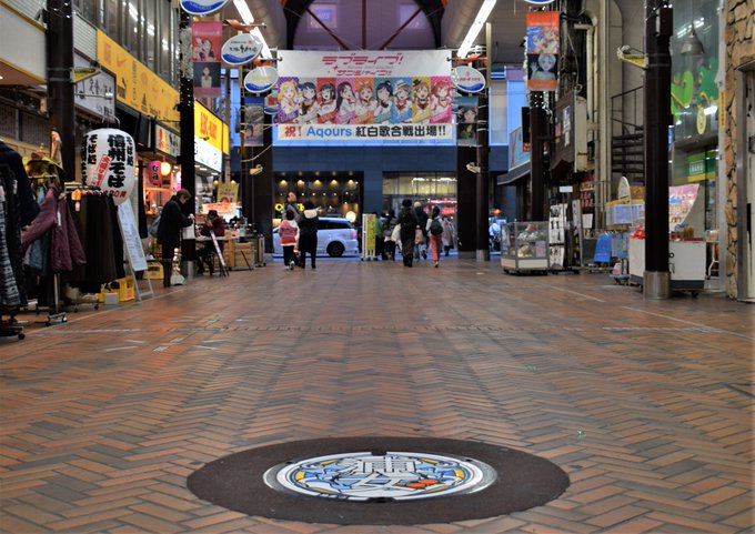 広島県竹原市で『たまゆら』デザインのマンホール蓋が本日お披露目されたそうですが、本日の沼津の『ラブライブ!サンシャイン! 広島県竹原市で『たまゆら』デザインのマンホール蓋が本日お披露目されたそうですが、本日の沼津の『ラブライブ!サンシャイン!