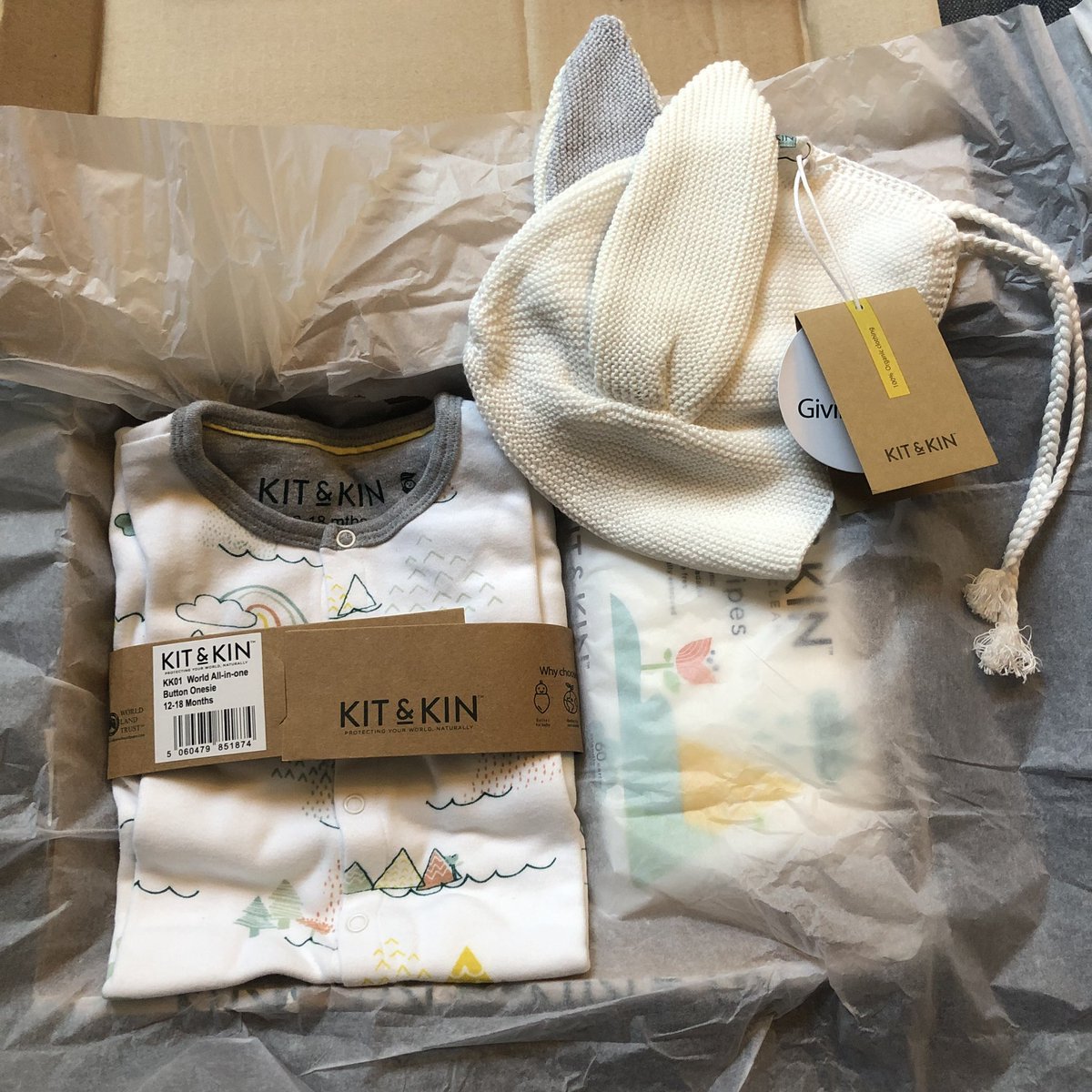 RT @Chris_Stroud: Aww @EmmaBunton I love them! ❤️❤️❤️ @KitandKinUK #babyclothes #organic #kitandkin https://t.co/76mZiS7paQ