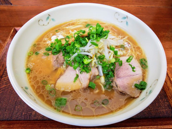 #ラーメン大好き小泉さん 広島編食べログで3.56というお店で「中華そば」を頂く!メニューは「中華そば」と「おむすび」し #ラーメン大好き小泉さん 広島編食べログで3.56というお店で「中華そば」を頂く!メニューは「中華そば」と「おむすび」し