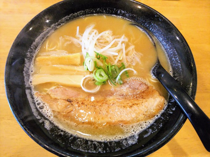#ラーメン大好き小泉さん 広島編食べログで3.47というお店で「豚骨醤油らーめん」を頂く!甘みのある広島風の豚骨醤油スー #ラーメン大好き小泉さん 広島編食べログで3.47というお店で「豚骨醤油らーめん」を頂く!甘みのある広島風の豚骨醤油スー