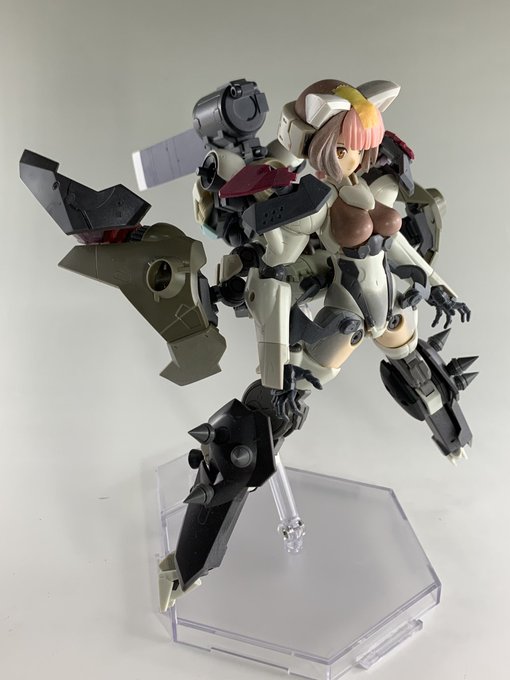 今日の白虎さん。金剛のパーツを使ってみる。スカートにボリュームは出たけどキレイな位置決めが難しいので、テール部分は独立さ 今日の白虎さん。金剛のパーツを使ってみる。スカートにボリュームは出たけどキレイな位置決めが難しいので、テール部分は独立さ