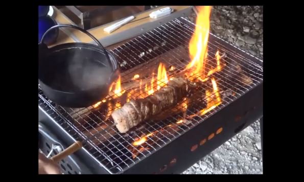 『ゴブリンスレイヤー』のファンタジー飯を家庭で再現! 薪の火で調理された“獣肉の串焼き”や“とろけるチーズ”…これは甘露 『ゴブリンスレイヤー』のファンタジー飯を家庭で再現! 薪の火で調理された“獣肉の串焼き”や“とろけるチーズ”…これは甘露