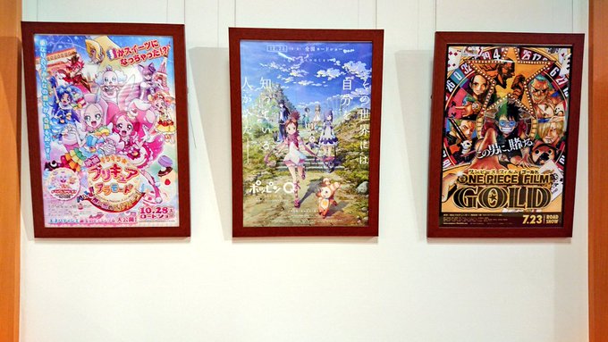 プリキュアとワンピースを両脇に従えるポッピンQ プリキュアとワンピースを両脇に従えるポッピンQ