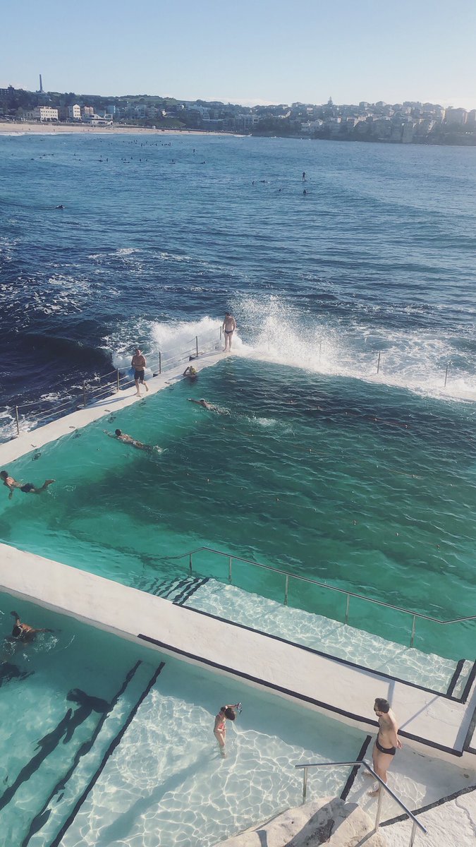 #BONDI style Christmas Eve. #AU https://t.co/GmzHmLqPnT