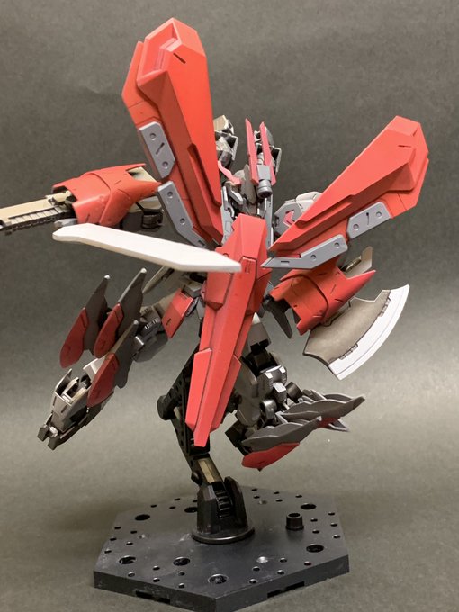 ブレイクブレイドのデルフィング第三形態を意識して作成。大型ダインスレイブを装備するために重装化した、グシオンリベイクフル ブレイクブレイドのデルフィング第三形態を意識して作成。大型ダインスレイブを装備するために重装化した、グシオンリベイクフル