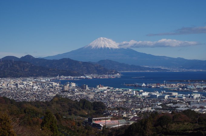 2018/12/28 11時前、日本平からの富士山。聖地アイスタも入れて。4枚目の手前に写ってる茶畑みかん畑は映画ハルチ 2018/12/28 11時前、日本平からの富士山。聖地アイスタも入れて。4枚目の手前に写ってる茶畑みかん畑は映画ハルチ